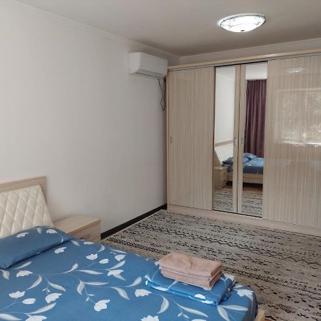 Apartment On Toktogula Bichkek Extérieur photo