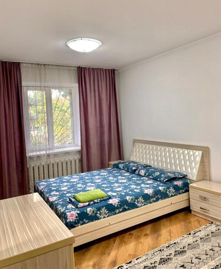 Apartment On Toktogula Bichkek Extérieur photo